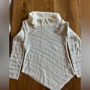 Beautiful cream with a little gold and silver detail comfortable